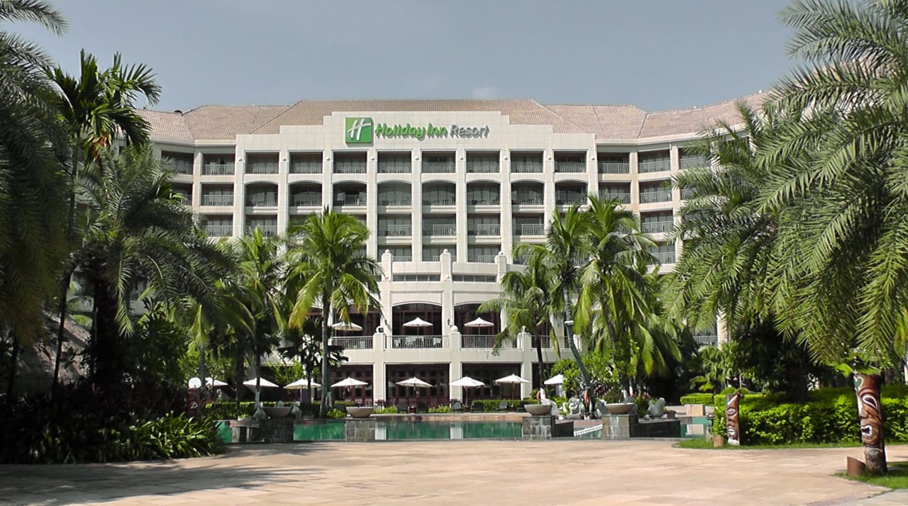 Hotel von der Strandseite Hotel Holiday Inn Sanya Bay