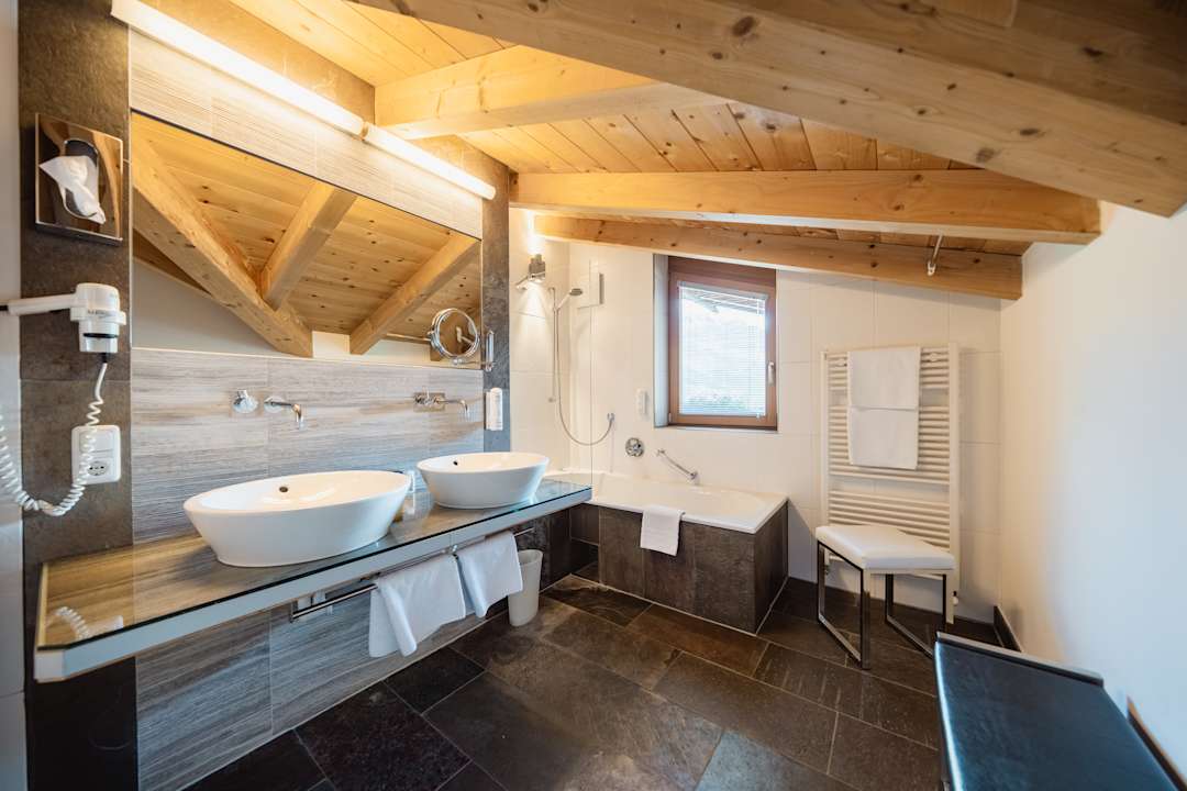 Zimmer Schindler Bed & Food Experience