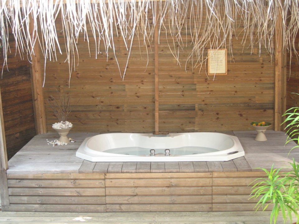 Unser Jacuzzi Kuredu Island Resort & Spa