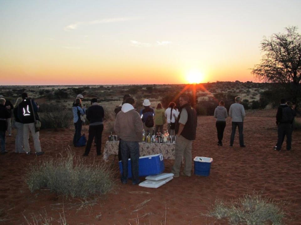 Sundowner in den Dünen Kalahari Anib Lodge