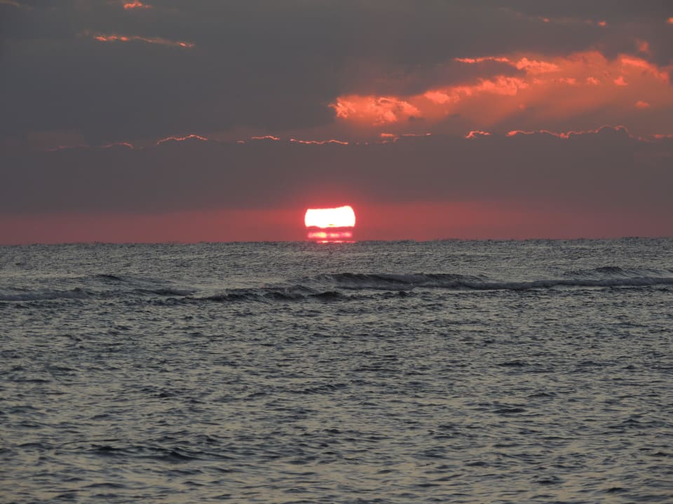 Sonnenaufgang Three Corners Happy Life Beach Resort