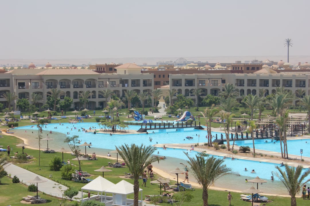 Pool am Strand JAZ Aquamarine Resort