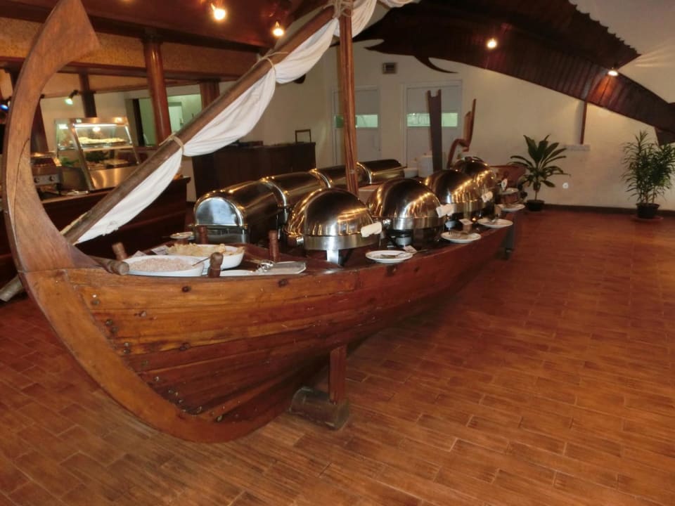 Warme Speisen beim Frühstück Sun Siyam Vilu Reef