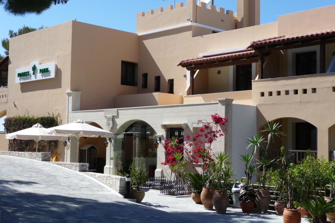 Hotelansicht mit Haupteingang Hotel Forest Park