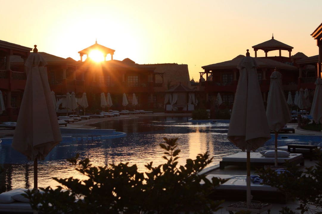 Восход солнца Pickalbatros Alf Leila Wa Leila Resort - Neverland Hurghada