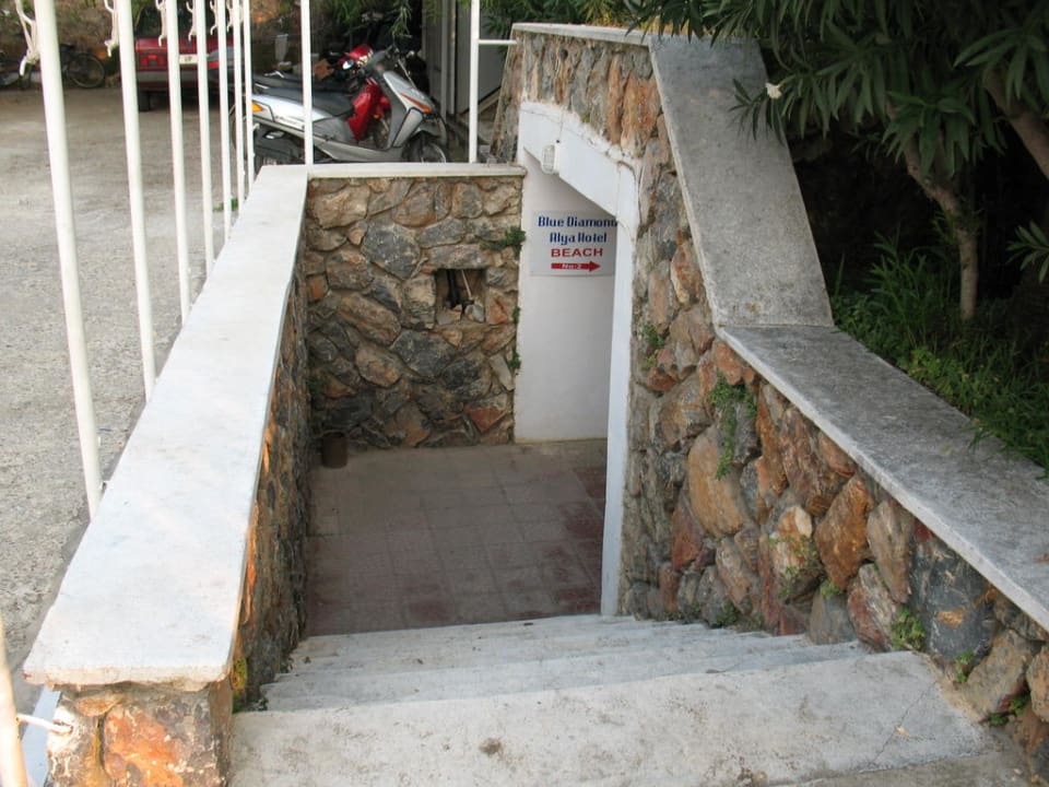 Unterführung zum hoteleigenen Strand Blue Diamond Alya