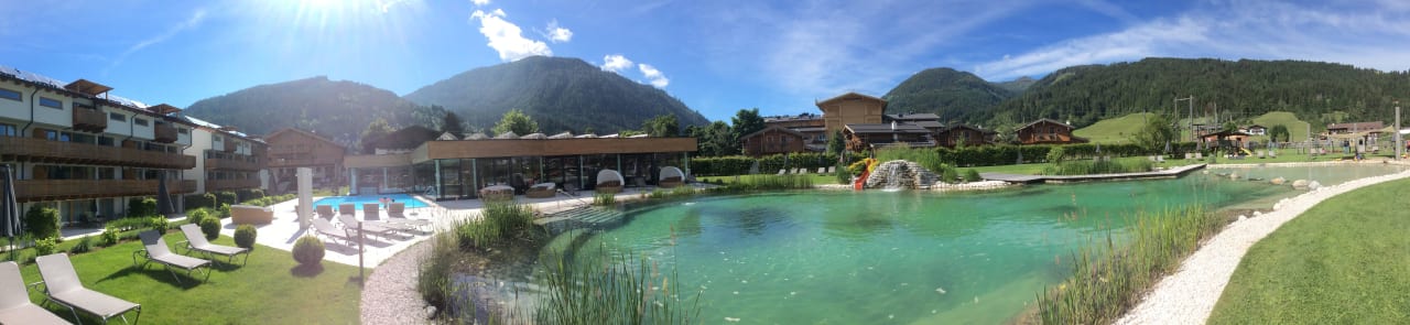 Schöner Schwimmteich Ferienanlage Central