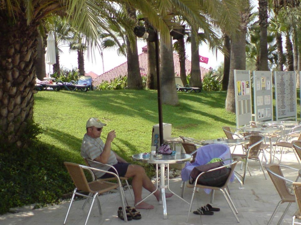 Beim Pool auf dem Sitzplatz Monachus Family Resort Sorgun
