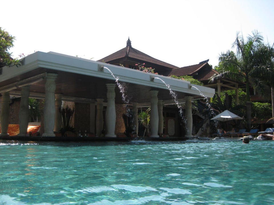 Pool / Poolbar Puri Santrian