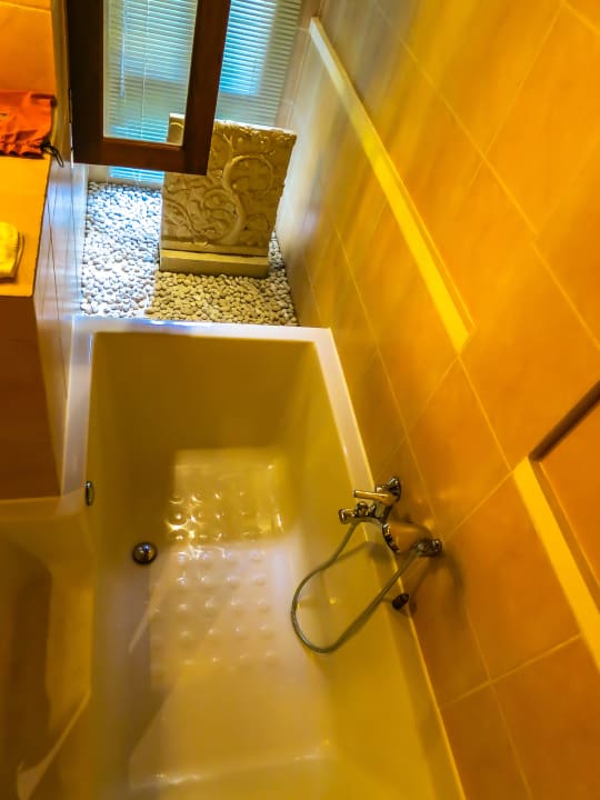 Riesen Badewanne mit Fenster & Blick in den Garten Khao Lak Merlin Resort
