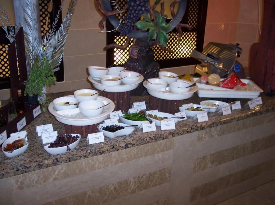 Buffet Miramar Al Aqah Beach Resort