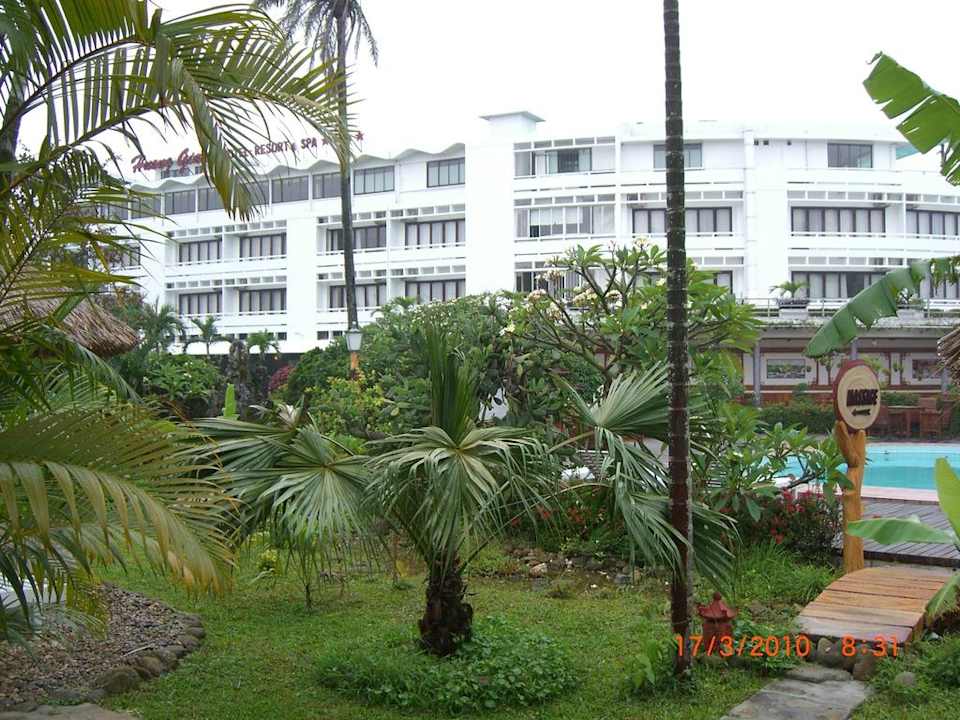 Außenansicht mit Gartenanlage Hotel Huong Giang