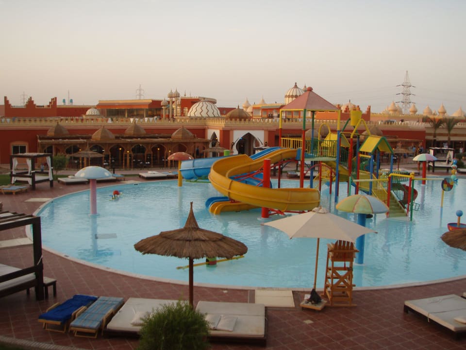 Abendstimmung Blick Zimmer 849 auf Kidspool Pickalbatros Alf Leila Wa Leila Resort - Neverland Hurghada