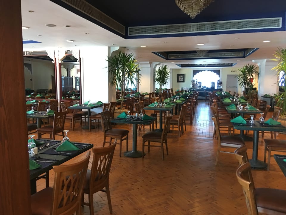 Gastro Sultan Gardens Resort