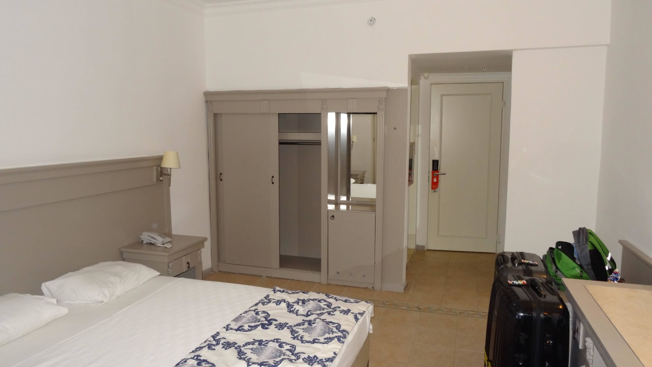 Kleines Bett für zwei Erwachsene Design Plus Seya Beach Hotel
