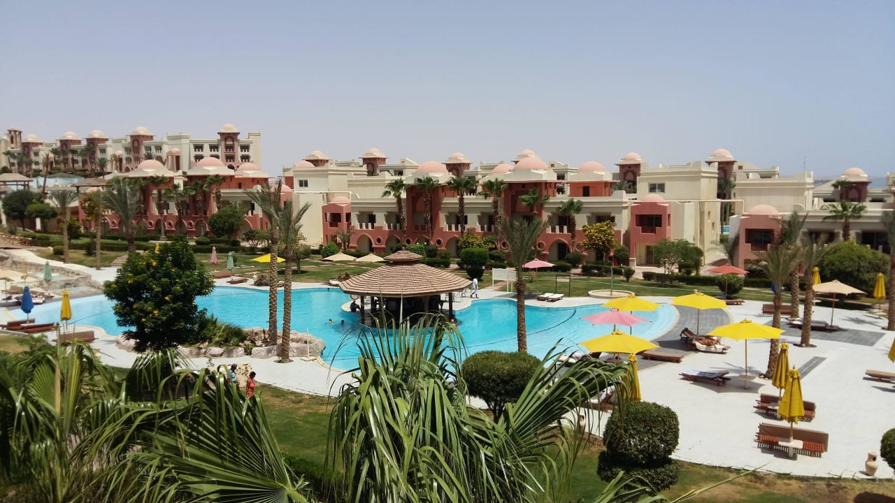 Poolanlage von meinem Zimmer Serenity Alpha Beach