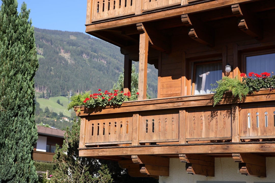 Tiroler Baustil mit heimischem Holz Appartements Opbacher