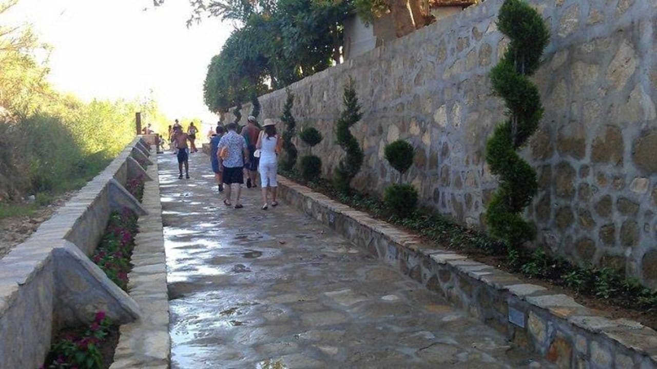 Weg zum Strand Hotel Alara Kum