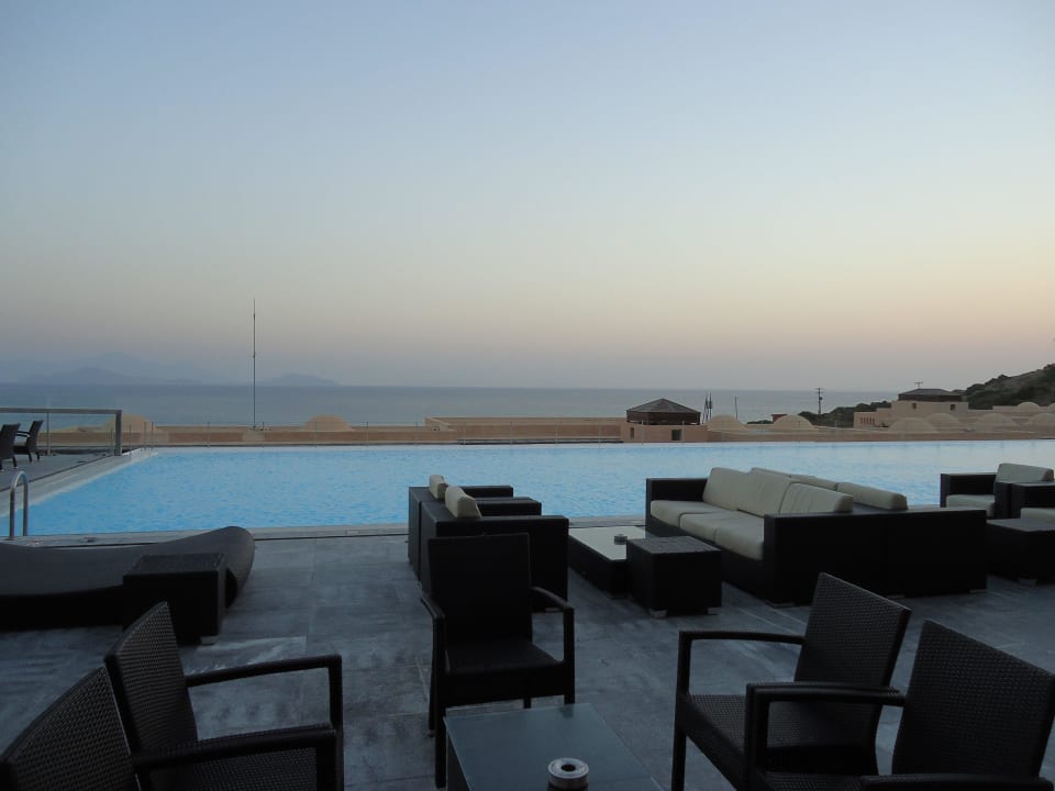 Außenanlage an der Lobby Atlantica Belvedere Resort