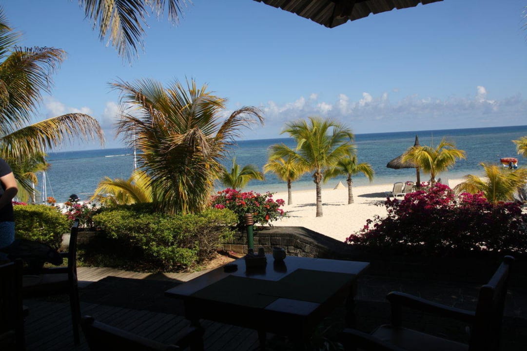 Blick vom Restaurant zum Strand Victoria Beachcomber Resort & Spa