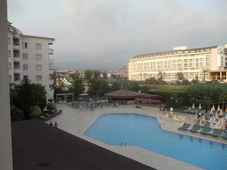 Blick zur Blue Bar Hotel Royal Garden Beach