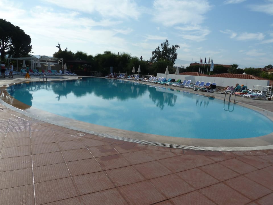 Pool am Wellnesscenter Ephesia Holiday Beach Club