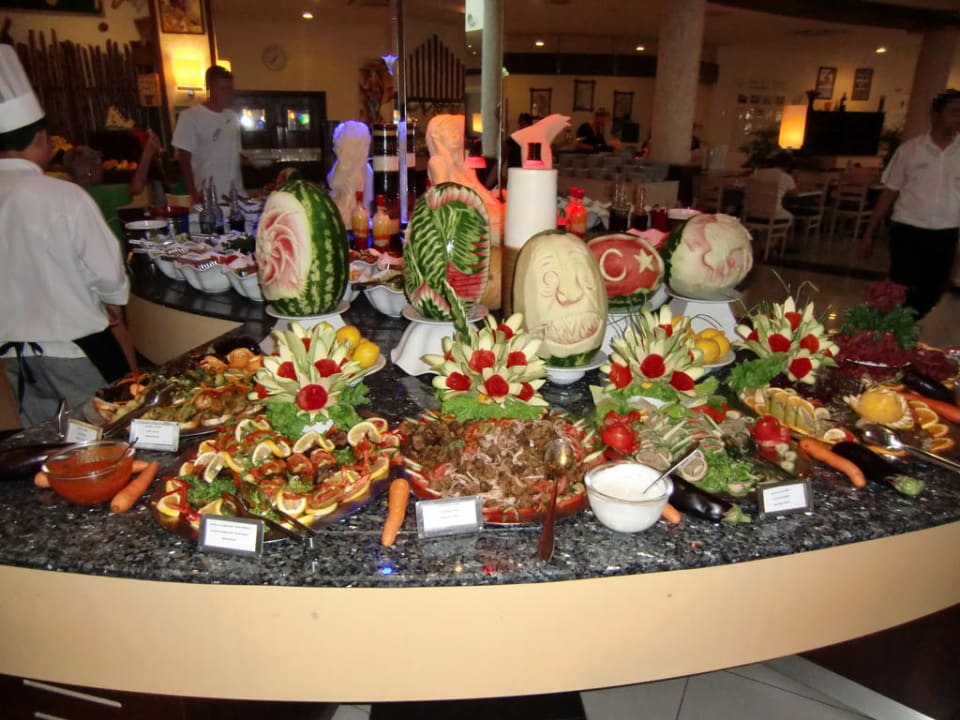 Auswahl beim Abendbüffet TUI BLUE Palm Garden