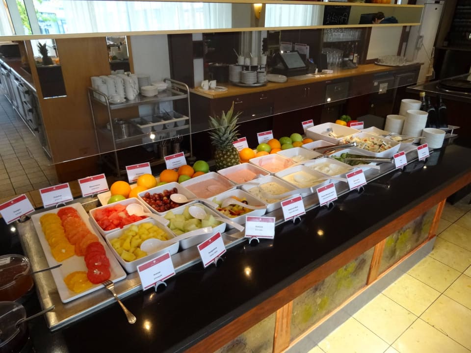 Frisches Obst und vieles mehr H+ Hotel Köln Brühl