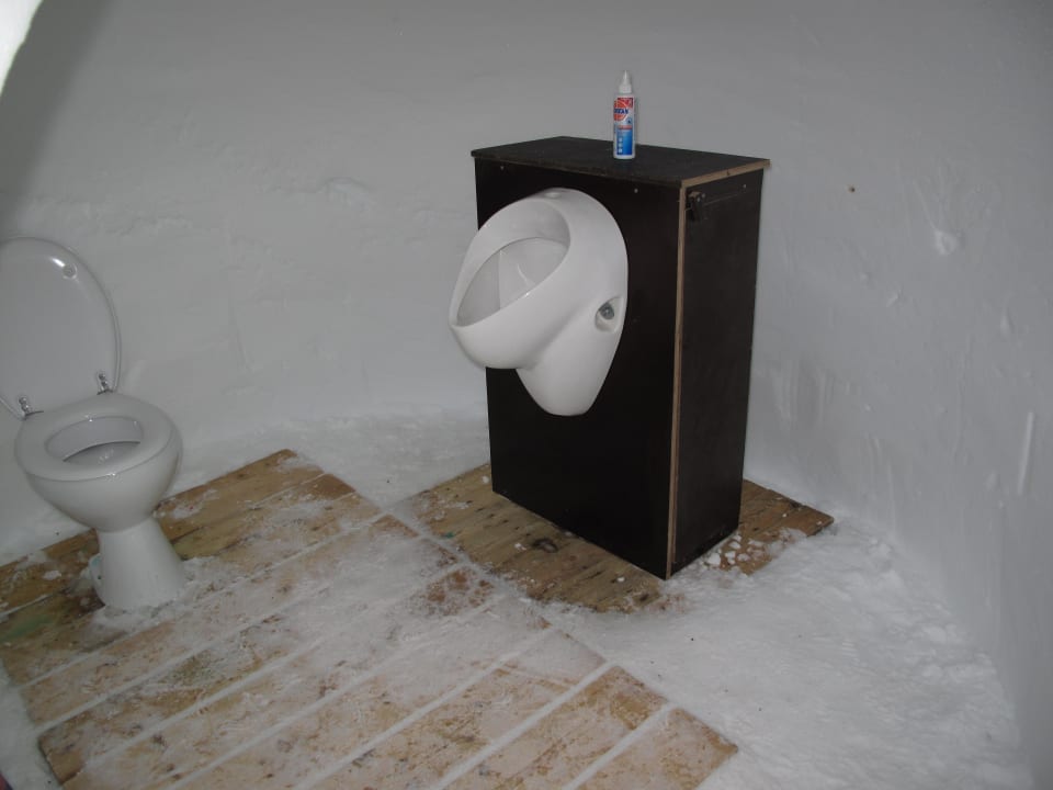 Männerklo Iglu-Dorf Zugspitze