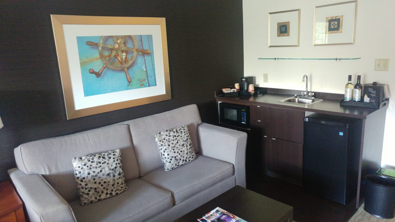 Zimmer Cambridge Suites Hotel