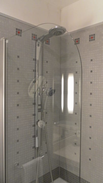 Renoviertes Bad Courtyard by Marriott Paris Roissy Charles de Gaulle Airport