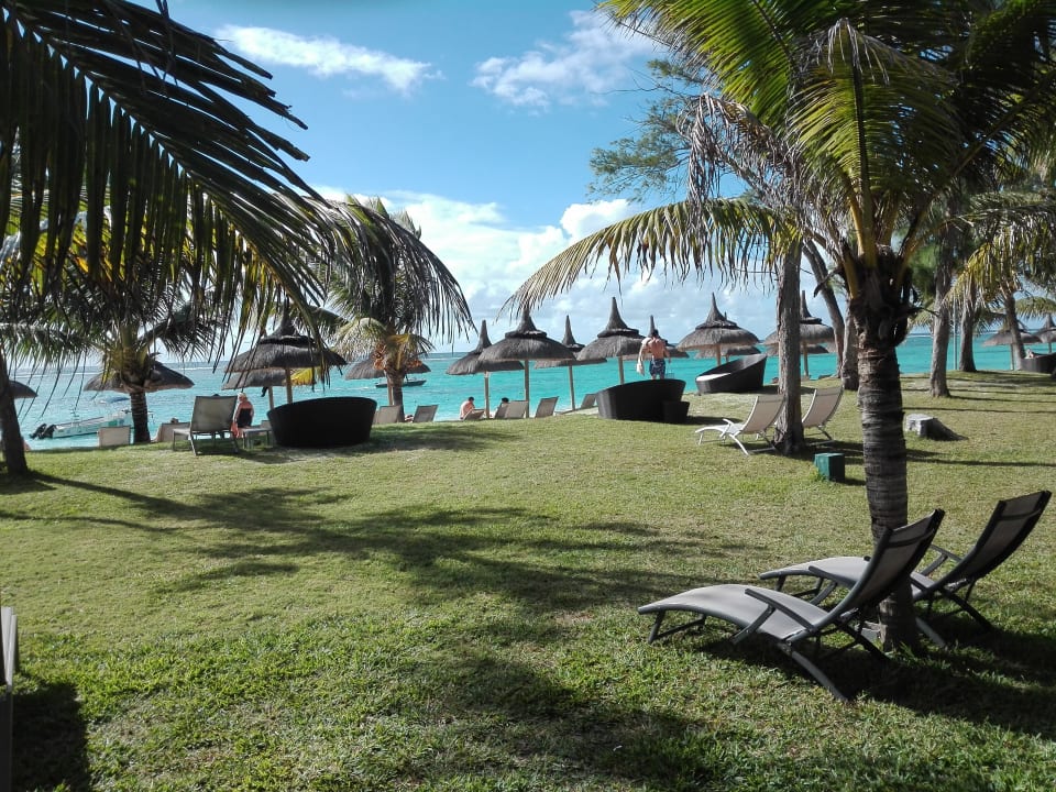 Gartenanlage Crystals Beach Resort Belle Mare, a member of Radisson Individuals