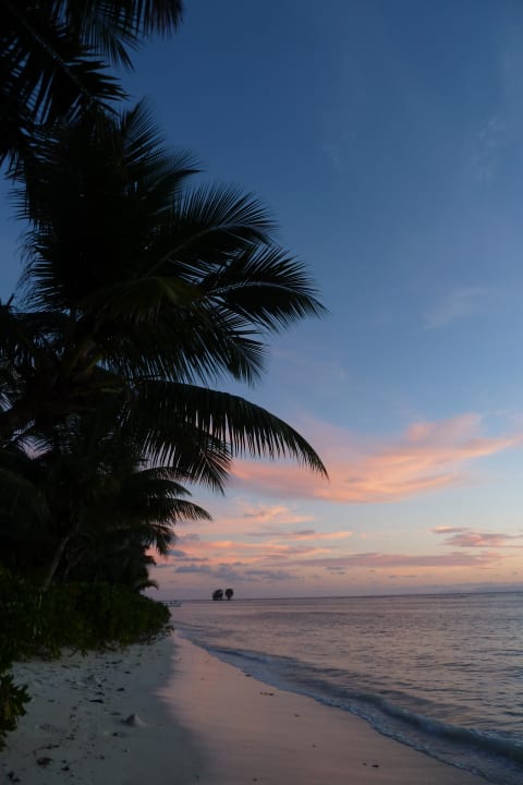 Sonnenuntergang am Strand La digue Island lodge La Digue Island Lodge