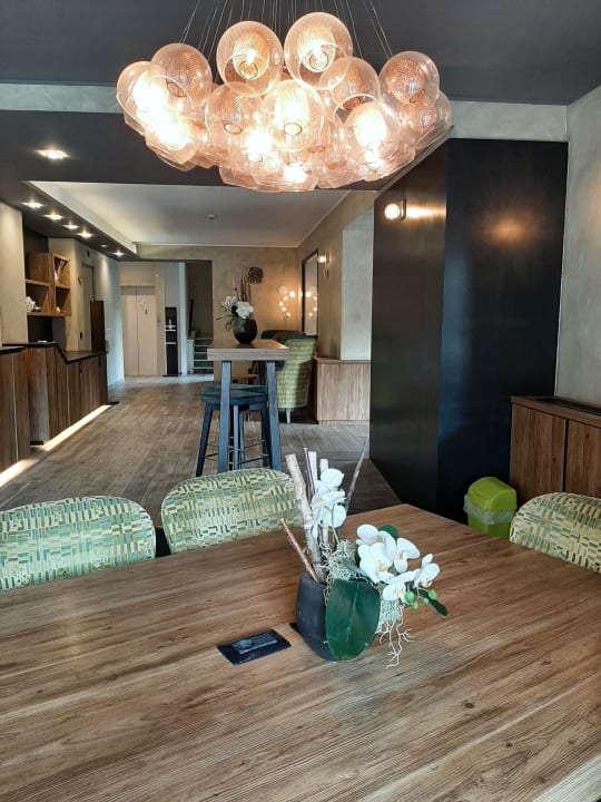 Lobby Harmony Suite Hotel