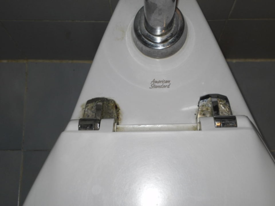 Unbenutzbare verdreckte Toilette Pinnacle Lumpinee Park Hotel