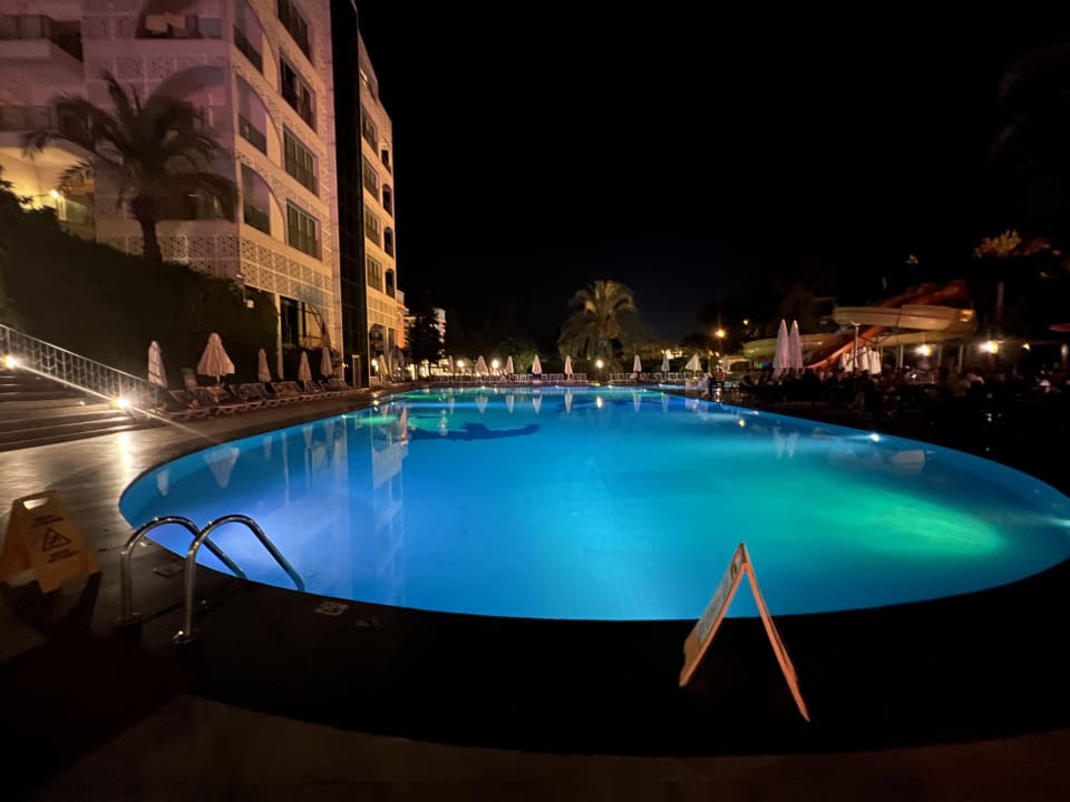 Pool Hotel Grand Ring