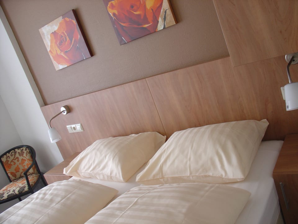 Zimmer Sleeping by Van Beelen