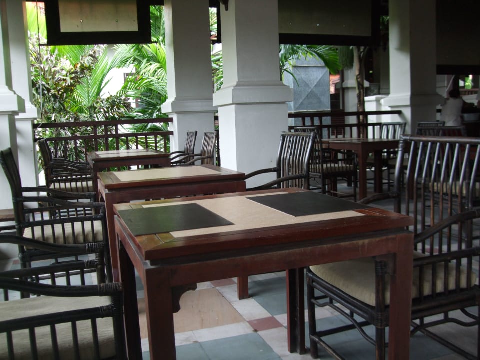 Liebloser Frühstückstisch Khaolak Laguna Resort