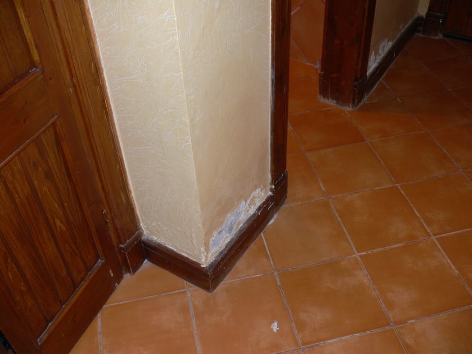 Bröckelnder Putz Grand Makadi