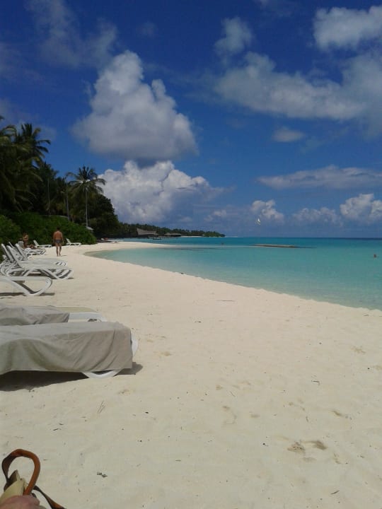 Traumstand direkt vor der Haustür  Kuramathi Maldives