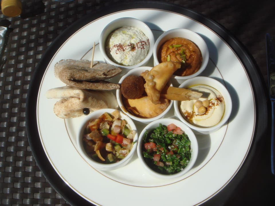 Speisen an der Poolbar Emirates Palace Mandarin Oriental