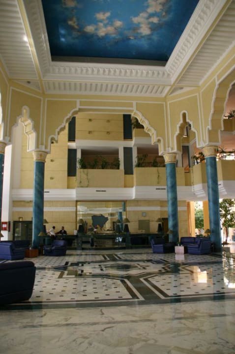 Empfangshalle des Hotels Hotel Royal Garden Palace