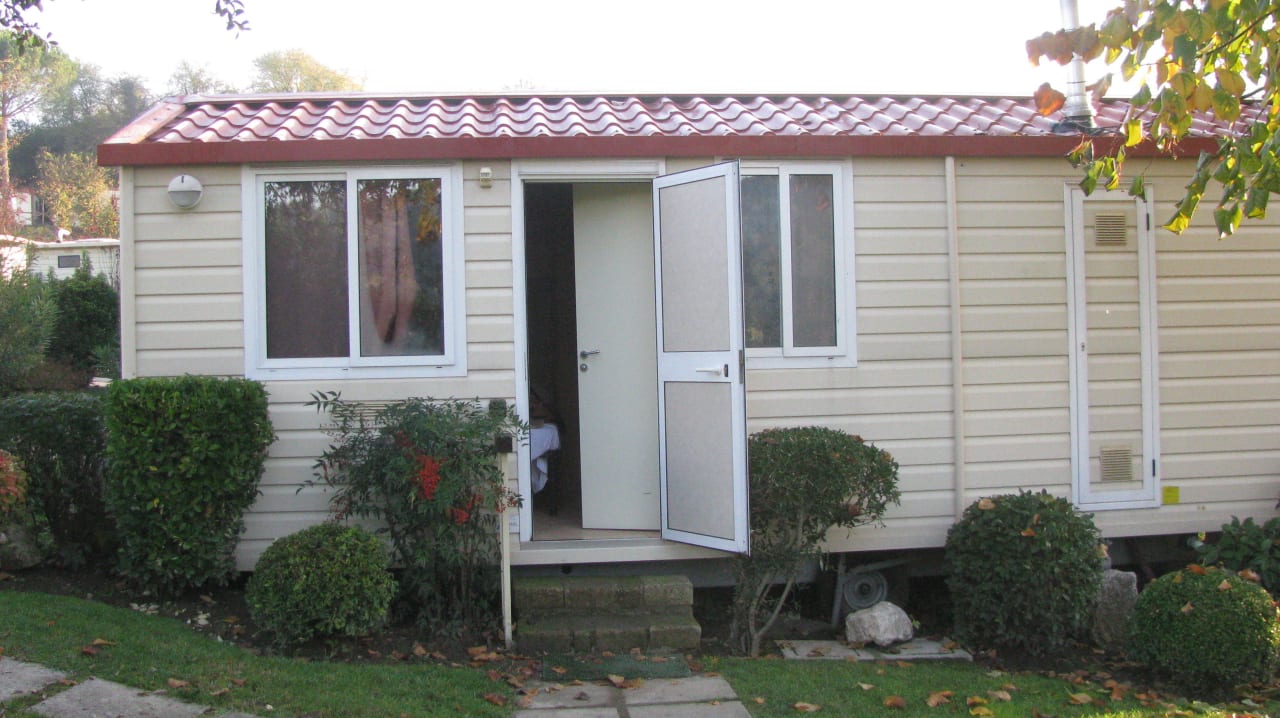 Die Plastikkabine Flaminio Village