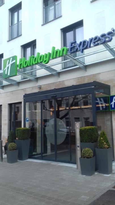 Haupteingang Holiday Inn Express Munich - City East