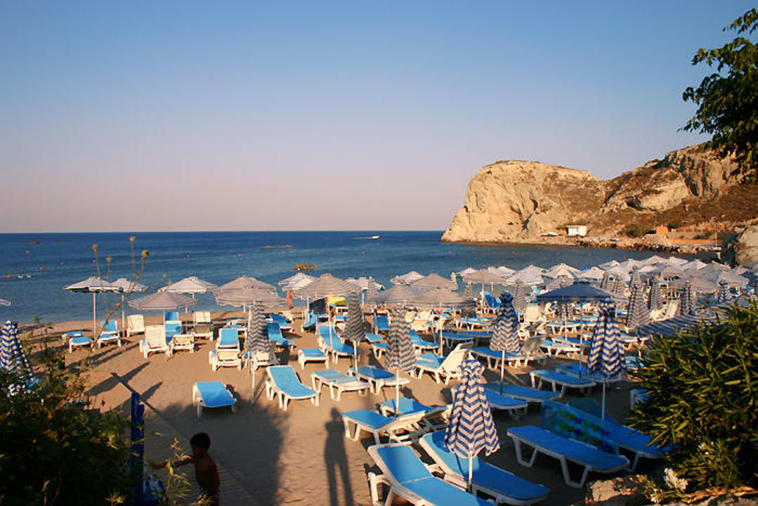 Ausblick Auf Die Liegen Porto Angeli Beach Resort Stegna