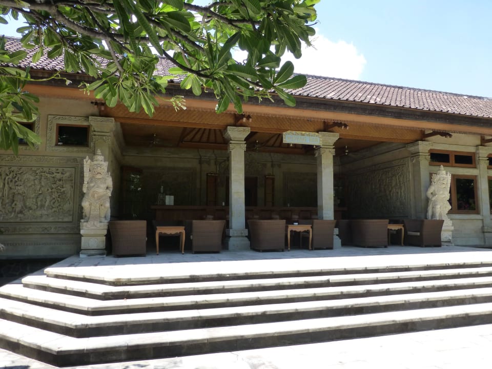 Bar - auch leckere Cocktails dürfen nicht fehlen Hotel Matahari Beach Resort & Spa