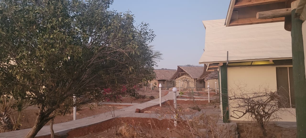 Außenansicht Man Eaters Camp/Lodge