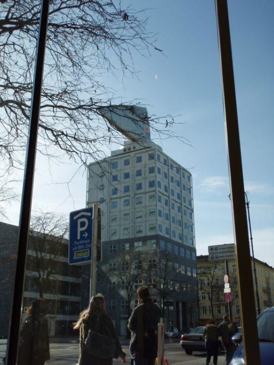 Blick aus der Lobby  Motel One Berlin Ku'Damm