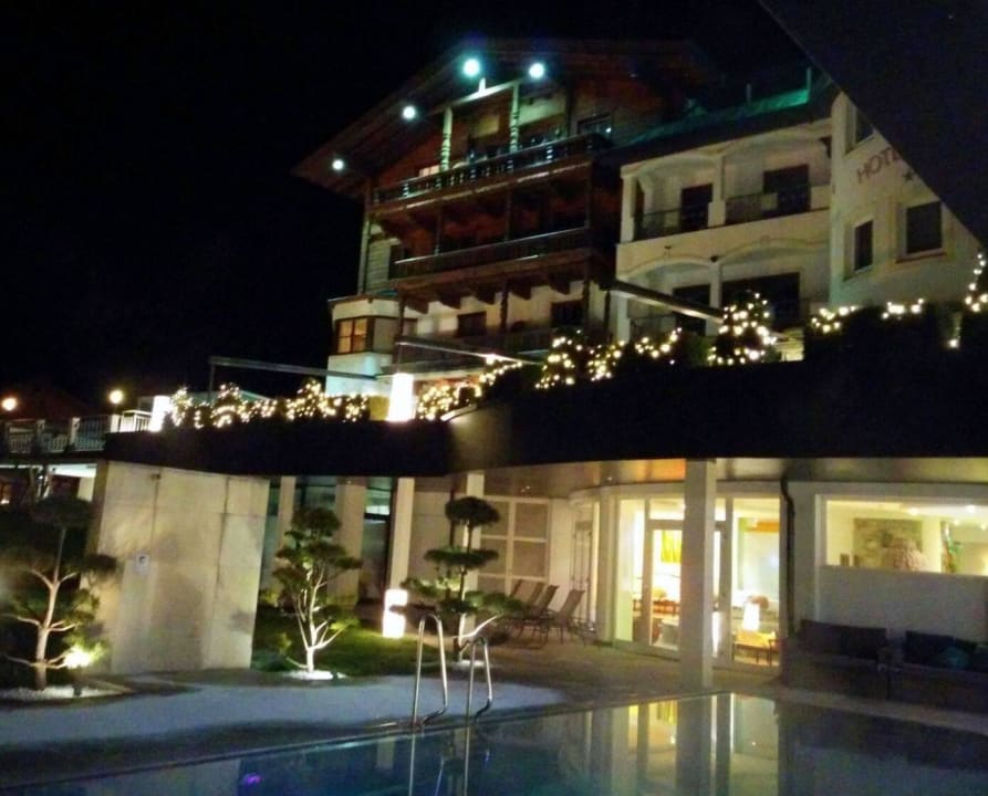 Abendliche Weihnachtsbeleuchtung Sonnhof Alpendorf - Adults only