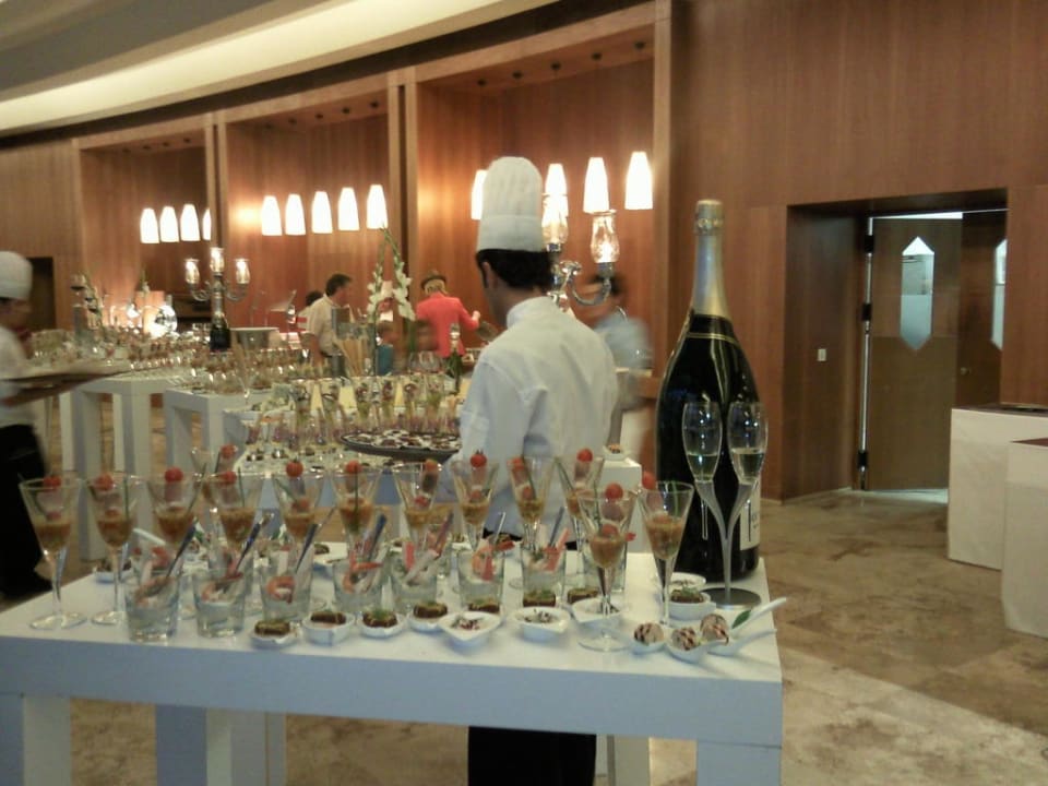 Sekt-Empfang an diesem Abend Gloria Serenity Resort